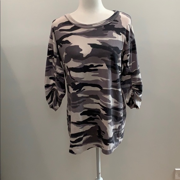 SPLENDID - Maternity Camo Sweatshirt! - Picture 4 of 7